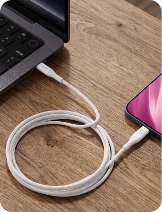 iWant nabíječka na stole