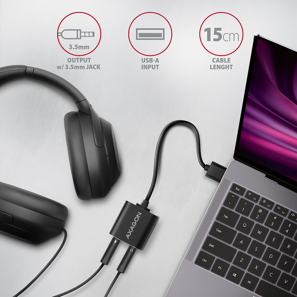 AXAGON ADA-12 pripojený k notebooku a slúchadlám s oddeleným konektorom pre mikrofón a výstup