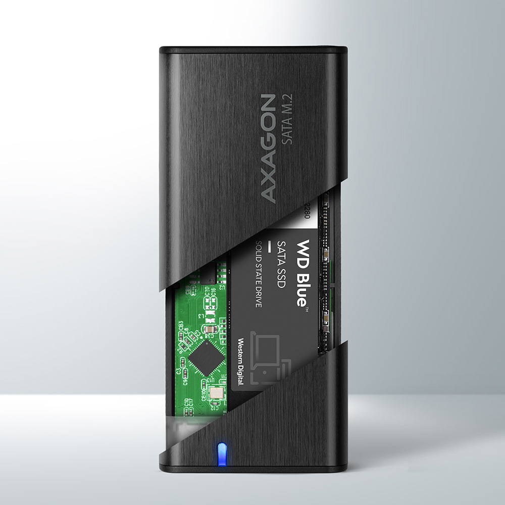 AXAGON EEM2-SBC s nainstalovaným SATA SSD diskem WD Blue