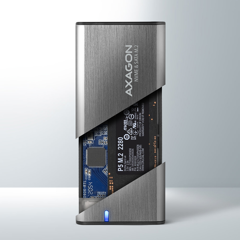 AXAGON EEM2-SG2 s nainstalovaným NVMe SSD diskem Crucial P5