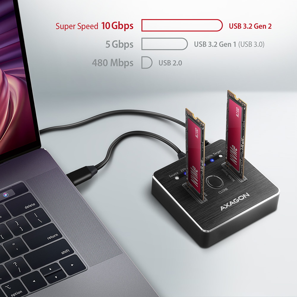 AXAGON ADSA-M2C připojený k notebooku se dvěma NVMe SSD disky