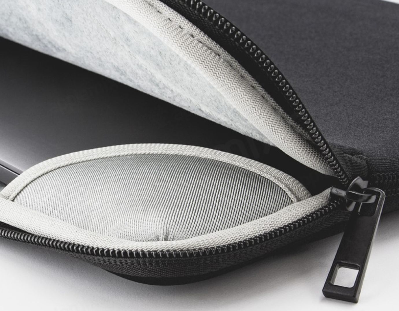 Epico Neoprene Sleeve Apple MacBook Pro 14
