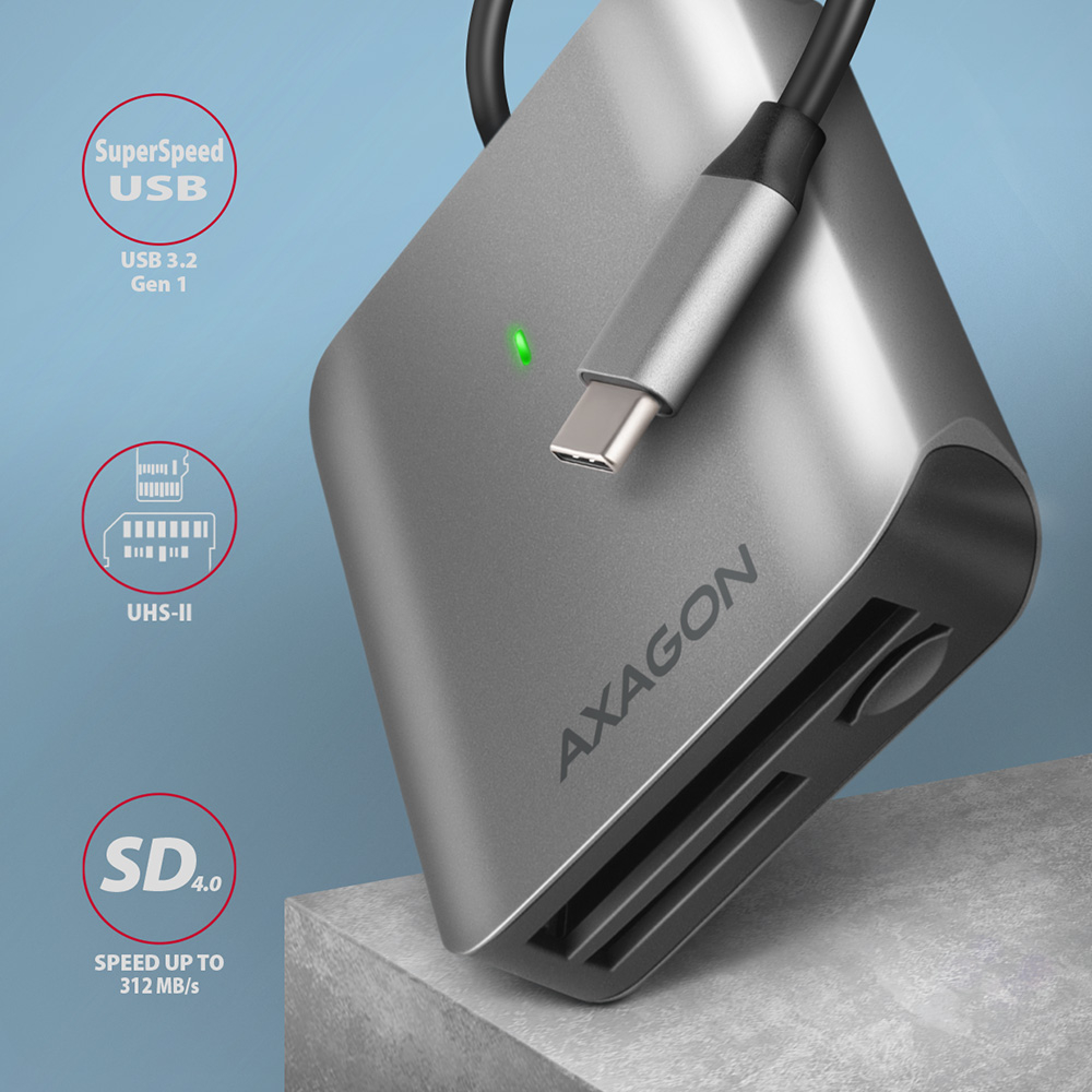 Detail konektoru USB-C a slotů čtečky s podporou UHS-II 312 MB/s