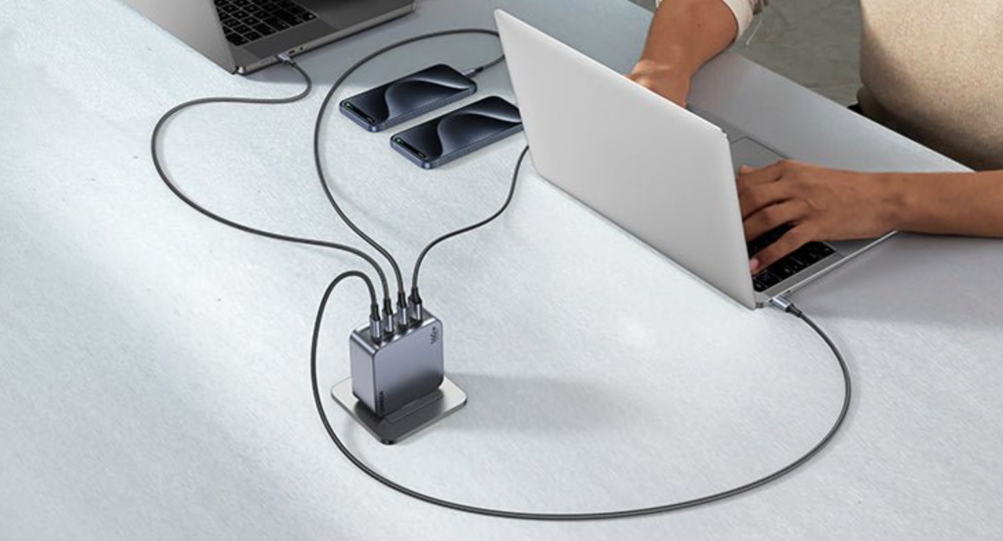 UGREEN Nexode 160W GaN nabíječka se čtyřmi porty šedá