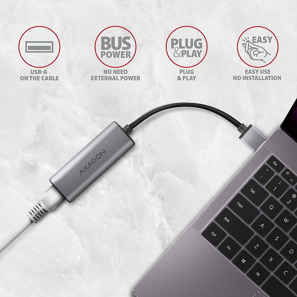 AXAGON ADE-25R připojený k notebooku přes USB-A