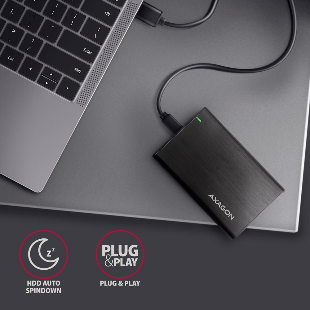 AXAGON EE25-A6C připojený k notebooku MacBook přes USB-C kabel