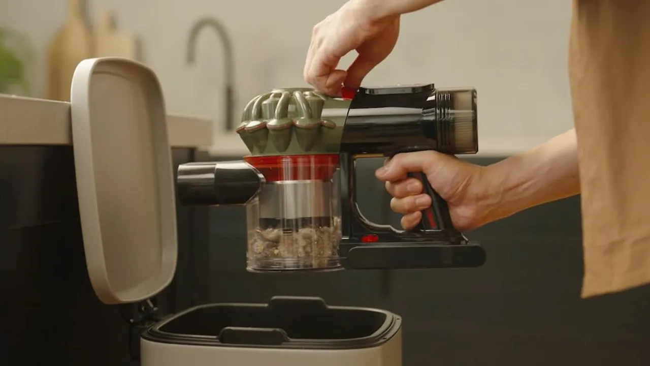 Dyson V8 Cyclone 2026 tyčový vysavač