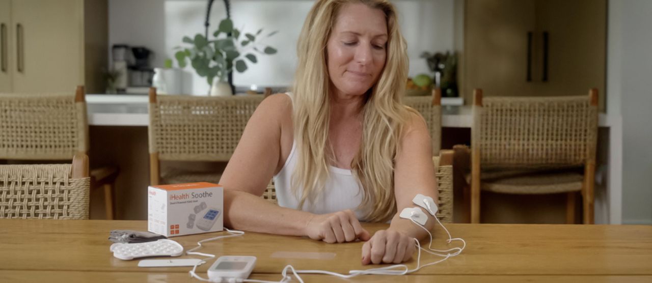 iHealth Soothe TENS duální elektrostimulátor s příslušenstvím bílý