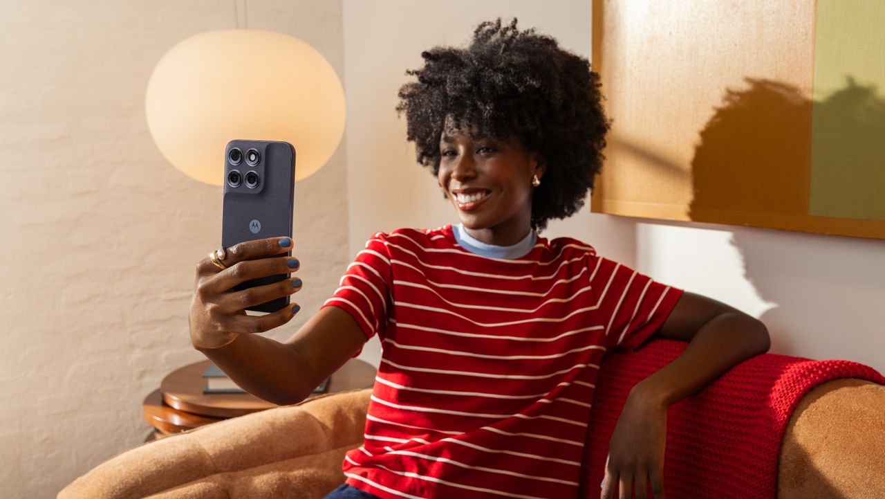 Motorola Moto G87 5G 8GB/256GB PANTONE Overture