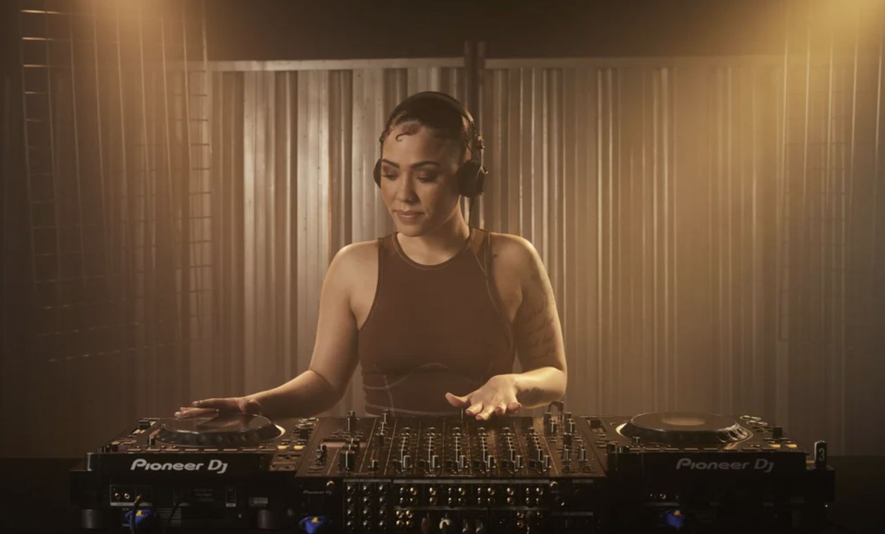 Pioneer DJ | AlphaTheta HDJ-CX sluchátka černá