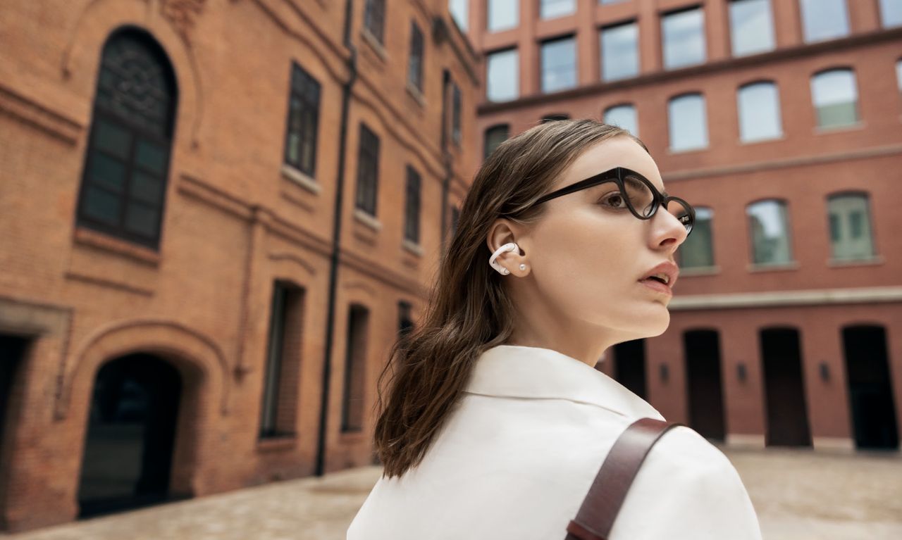 Shokz OpenDots 2 bezdrátová sluchátka bílá