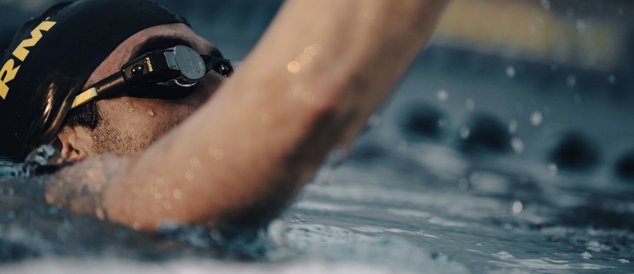 FORM Smart Swim 2 chytré plavecké brýle černé/žluté