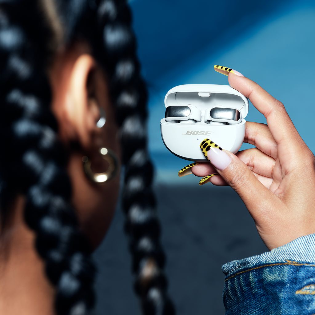 Bose Ultra Open Earbuds bezdrátová sluchátka černá
