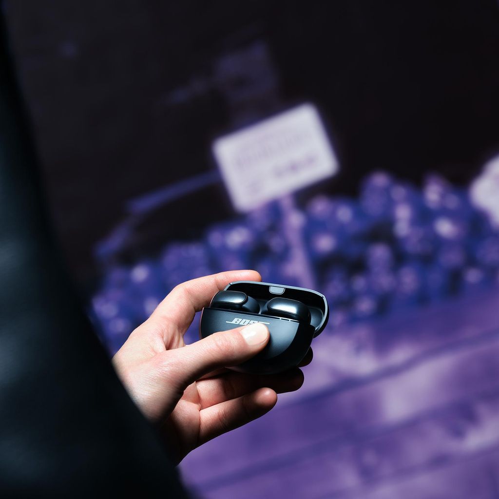 Bose Ultra Open Earbuds bezdrátová sluchátka černá