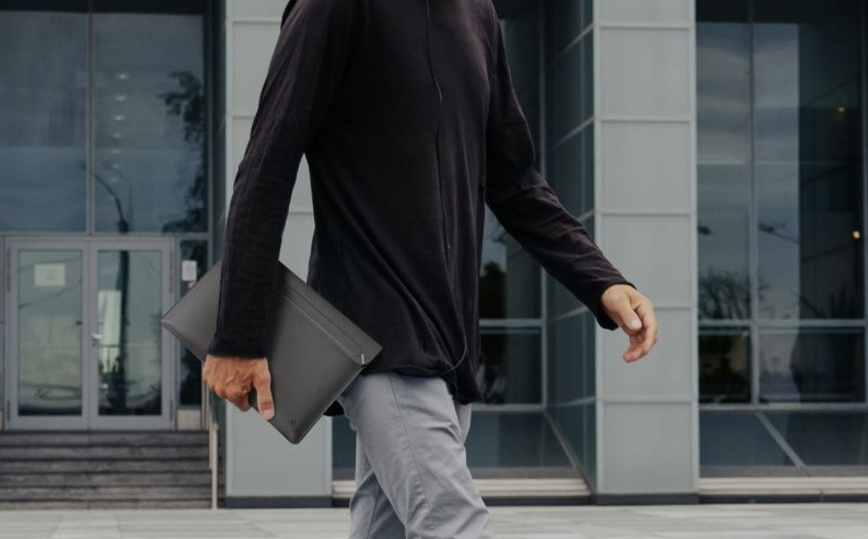 Spigen Valentinus S pouzdro pro notebook 14" zelené