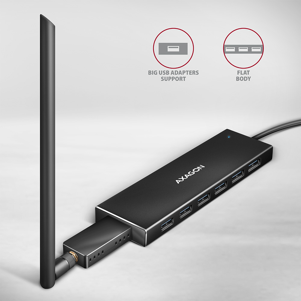 Plochá konstrukce hubu AXAGON HUE-F7A s prostorem pro objemné USB adaptéry