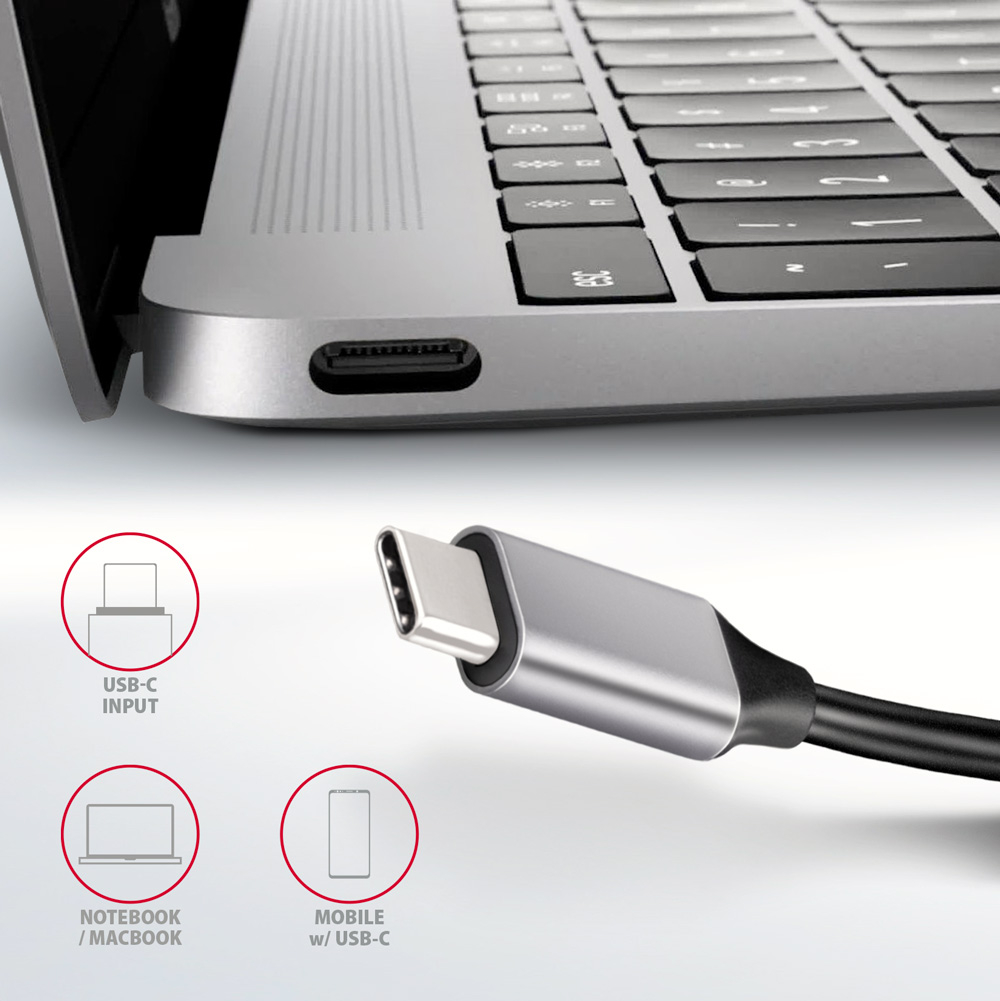 Konektor USB-C hubu AXAGON HMC-HCR3A připojovaný k notebooku MacBook