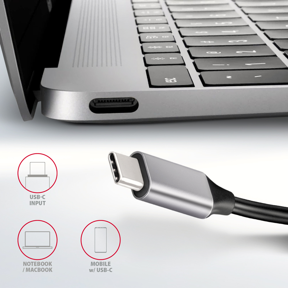 Konektor USB-C hubu AXAGON HMC-6H4A připojovaný k notebooku MacBook