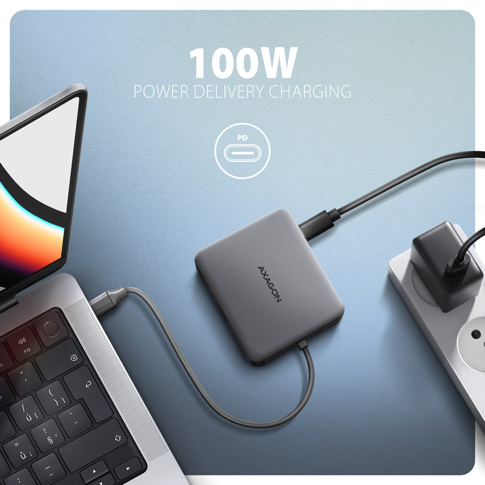 Nabíjení notebooku přes AXAGON HMC-5HL pomocí 100W Power Delivery