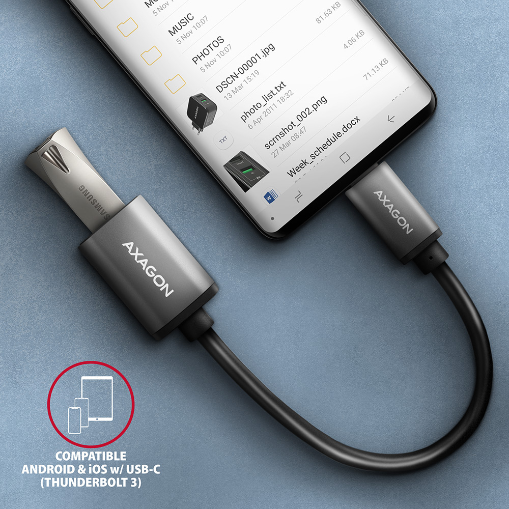 AXAGON RUCM-AFAC – redukce OTG připojená k telefonu a USB flash disku