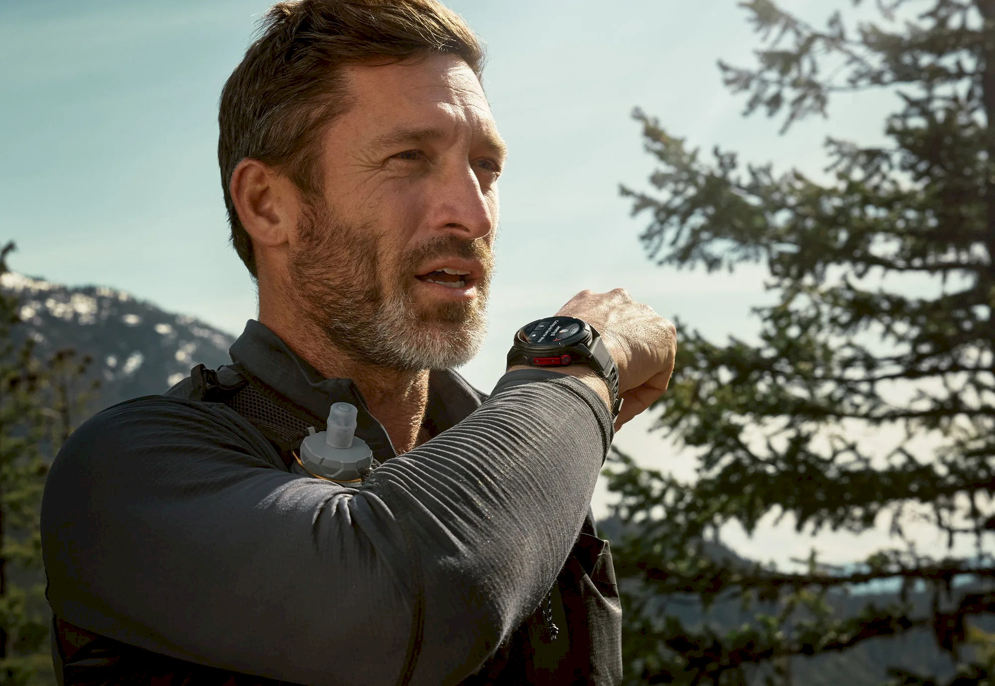 Garmin fenix 8 Pro(51 mm) Carbon grey DLC titanium s hnědým koženým řemínkem
