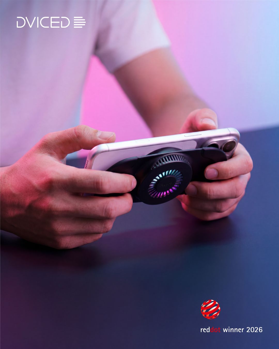 Dviced AERON GRIP Gaming Qi2.2/MagSafe nabíjecí herní držák s aktivním chlazením černý
