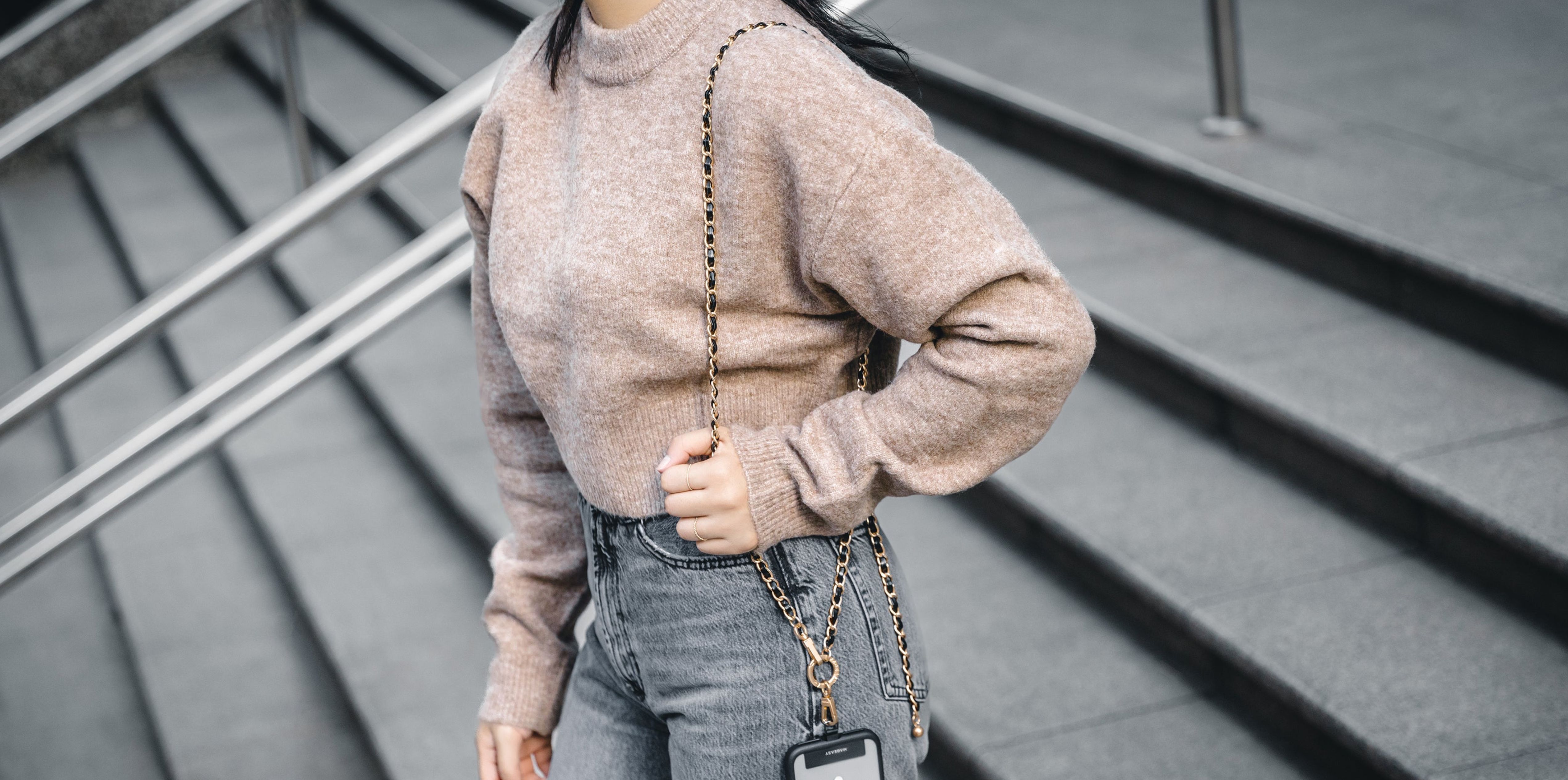 MagEasy 9mm Chic Chain Strap univerzální popruh černá/zlatá