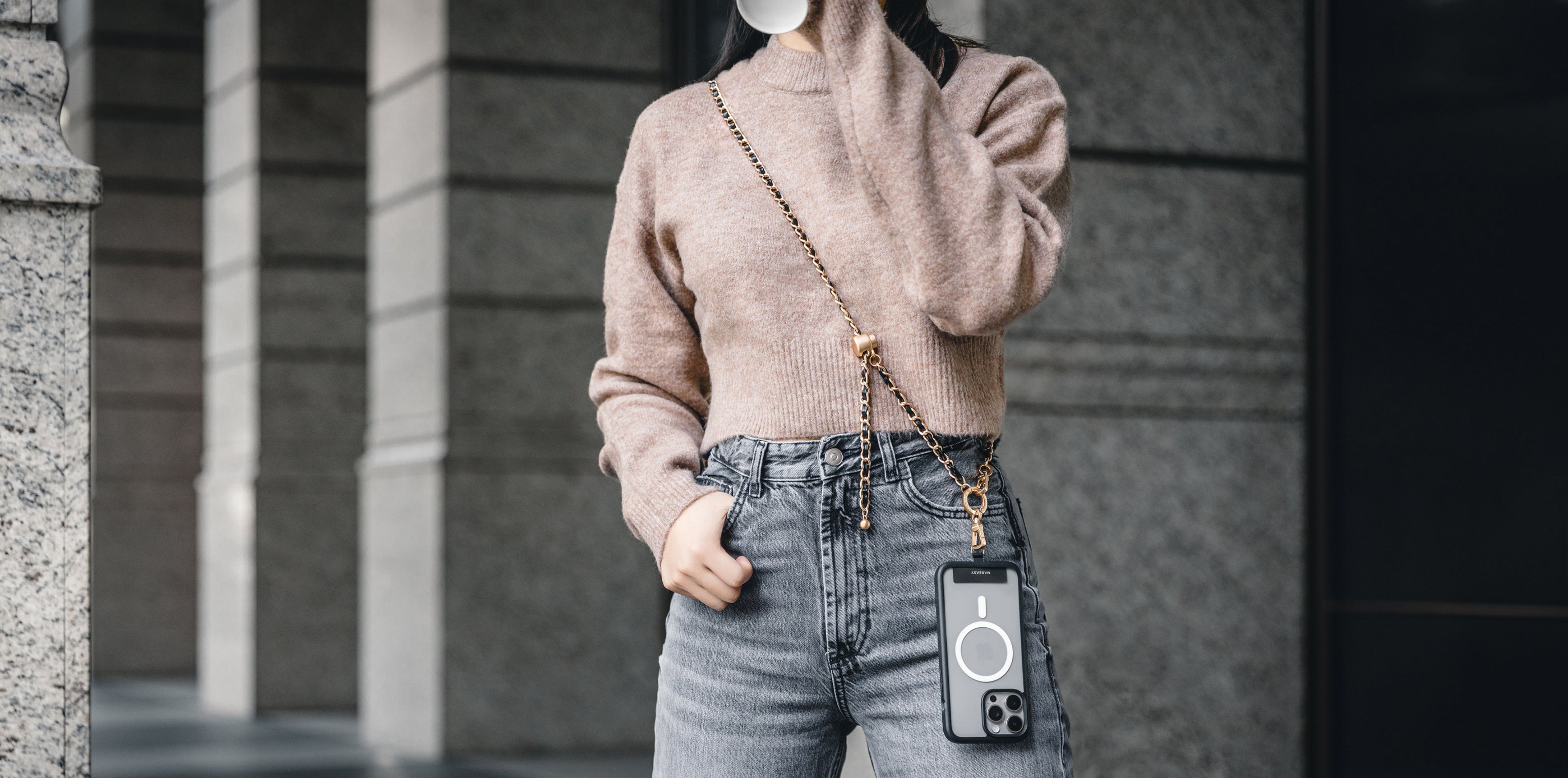 MagEasy 9mm Chic Chain Strap univerzální popruh černá/zlatá