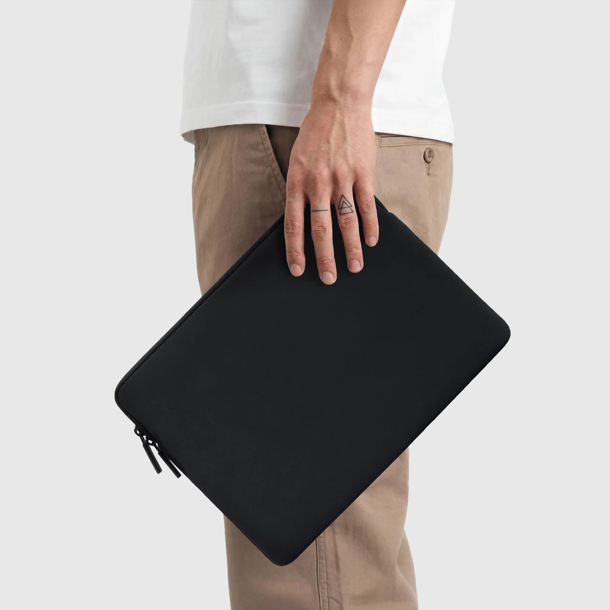 Pipetto Classic Fit Sleeve pouzdro pro MacBook 14"/13" černé