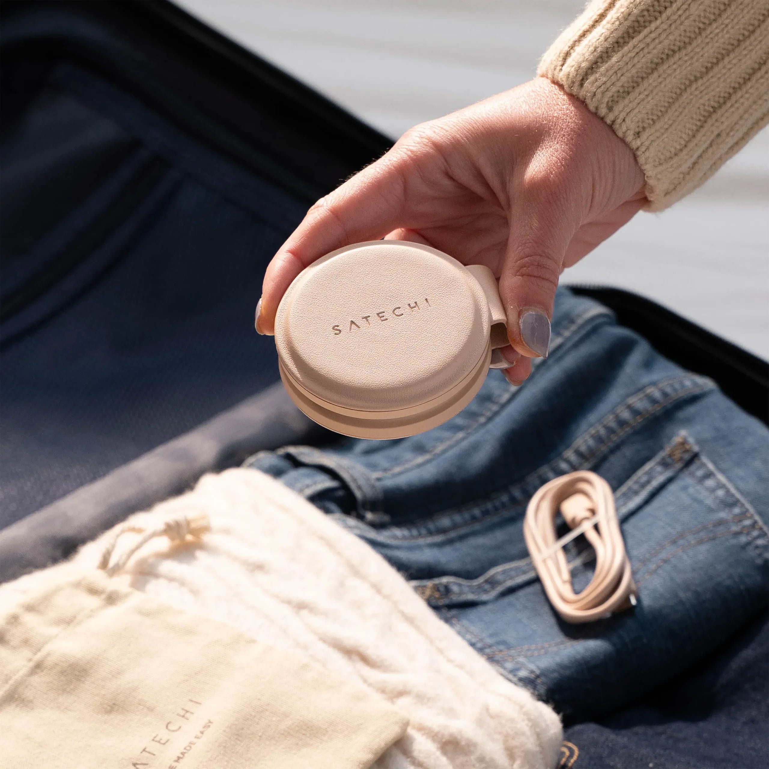 Satechi OntheGo 2v1 MagSafe nabíječka (15W) černá