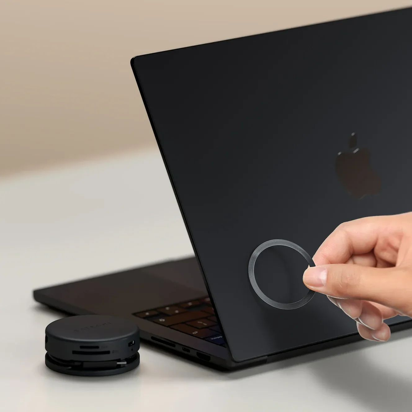 Satechi OntheGo 7-in-1 USB Multiport Adapter (MacBook) černý
