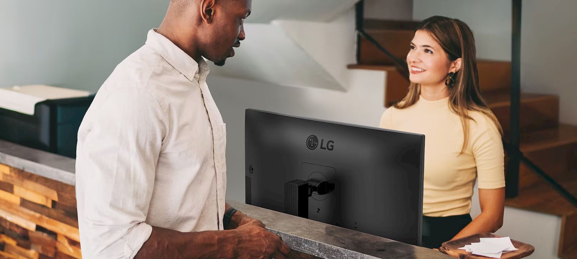 LG 27BA65QB-T monitor 27"