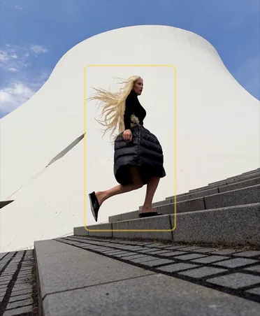Žena v pohybu se zaostřovacím rámečkem