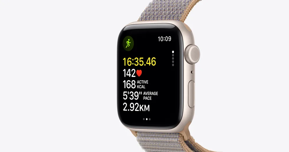 Apple Watch SE 3 se záznamem běhu