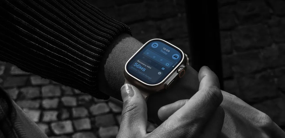 Apple Watch Ultra 4 na ruce s údajem o HRV