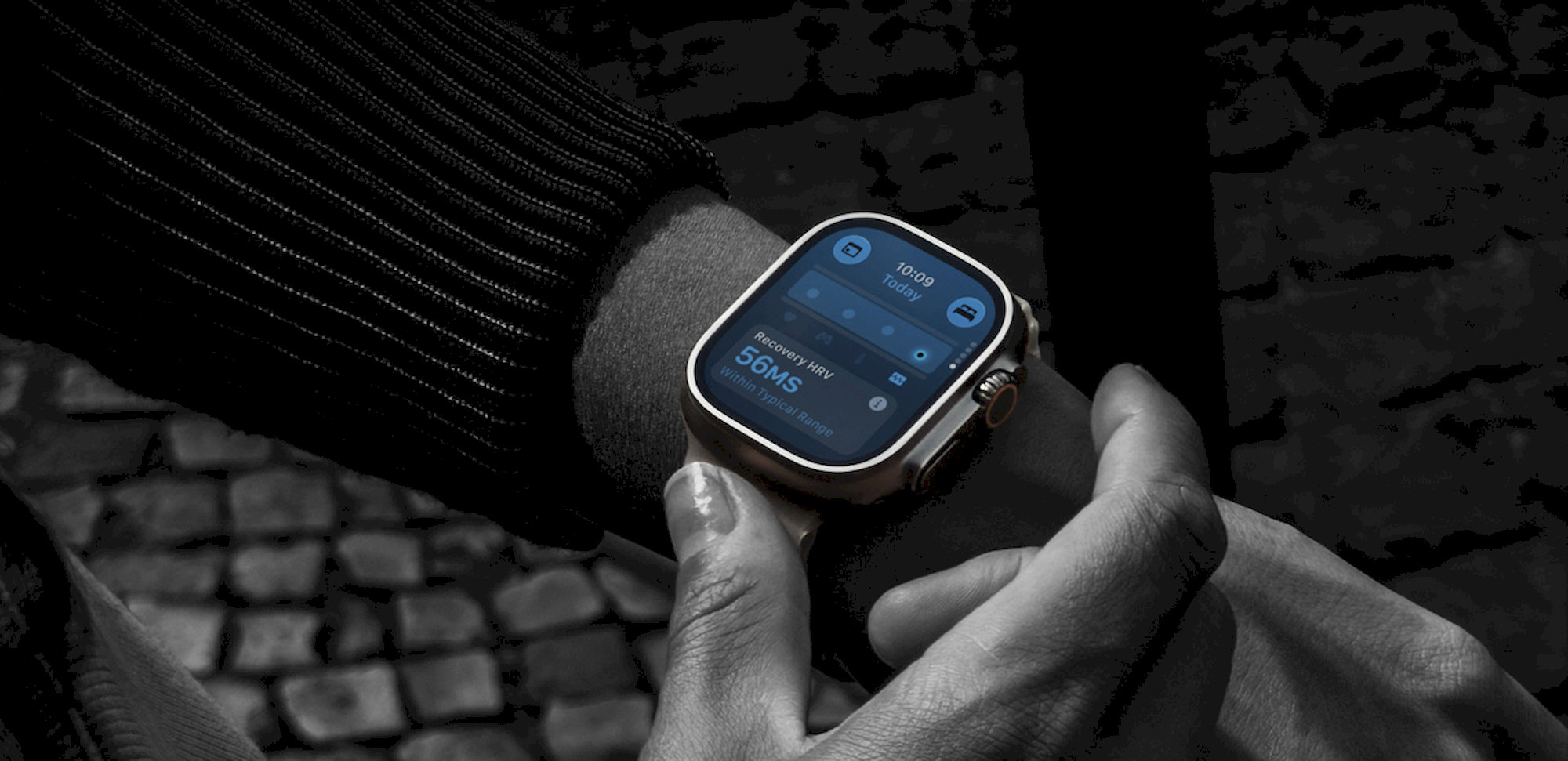 Apple Watch Ultra 4 49mm Černý titan s černým titanovým milánským tahem L