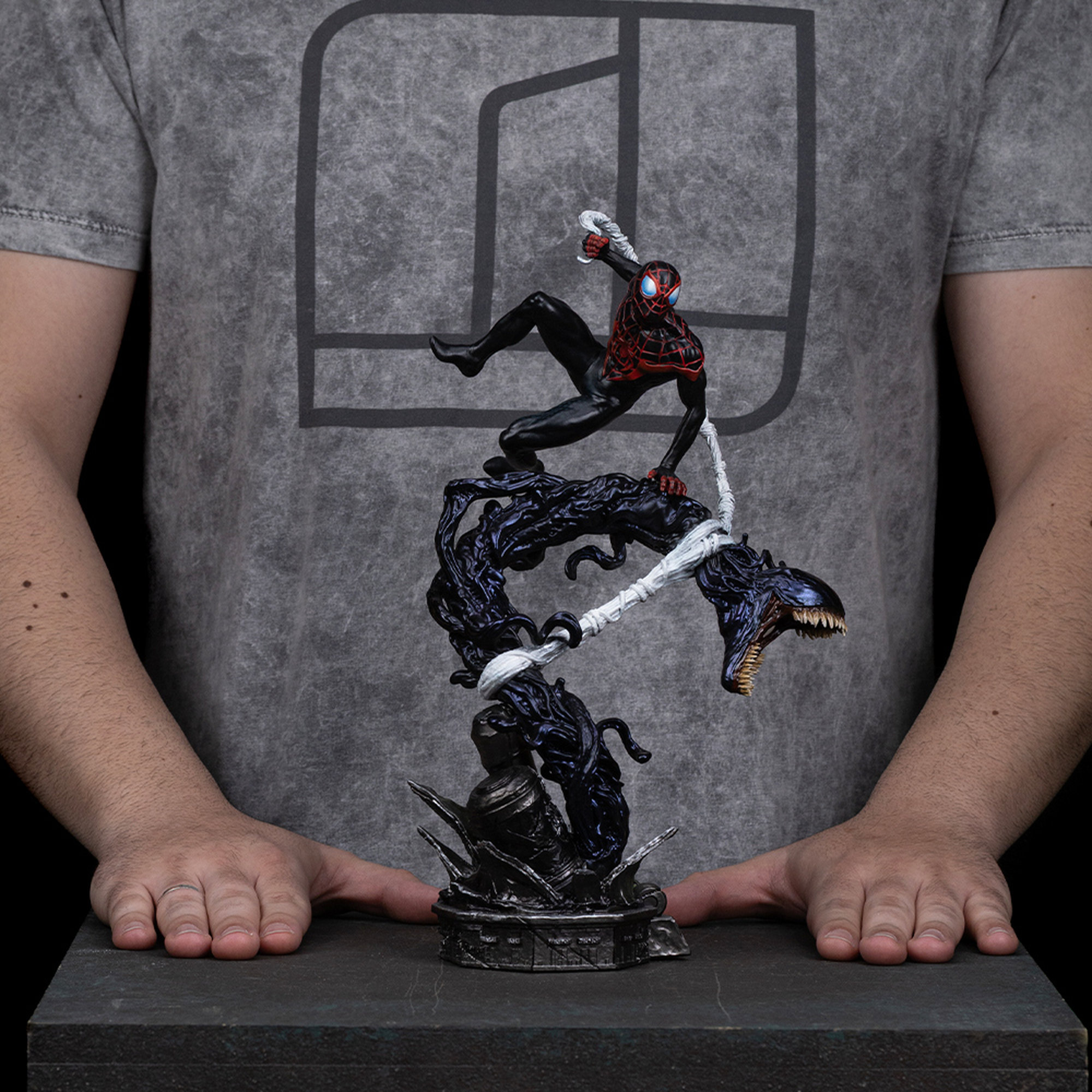 Soška Iron Studios Spider-Man Vs Villains - Miles Morales Diorama Art Scale 1/10