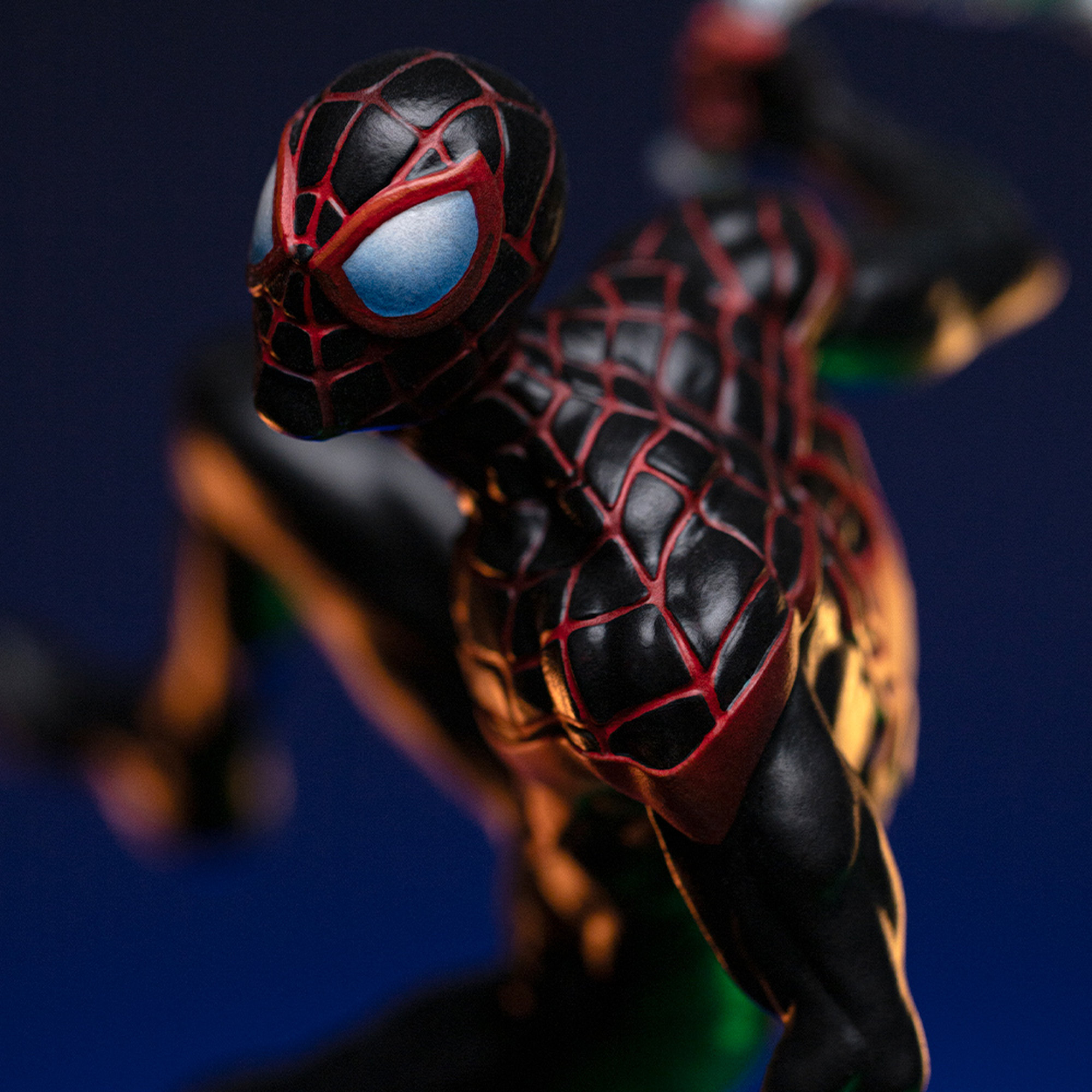 Soška Iron Studios Spider-Man Vs Villains - Miles Morales Diorama Art Scale 1/10