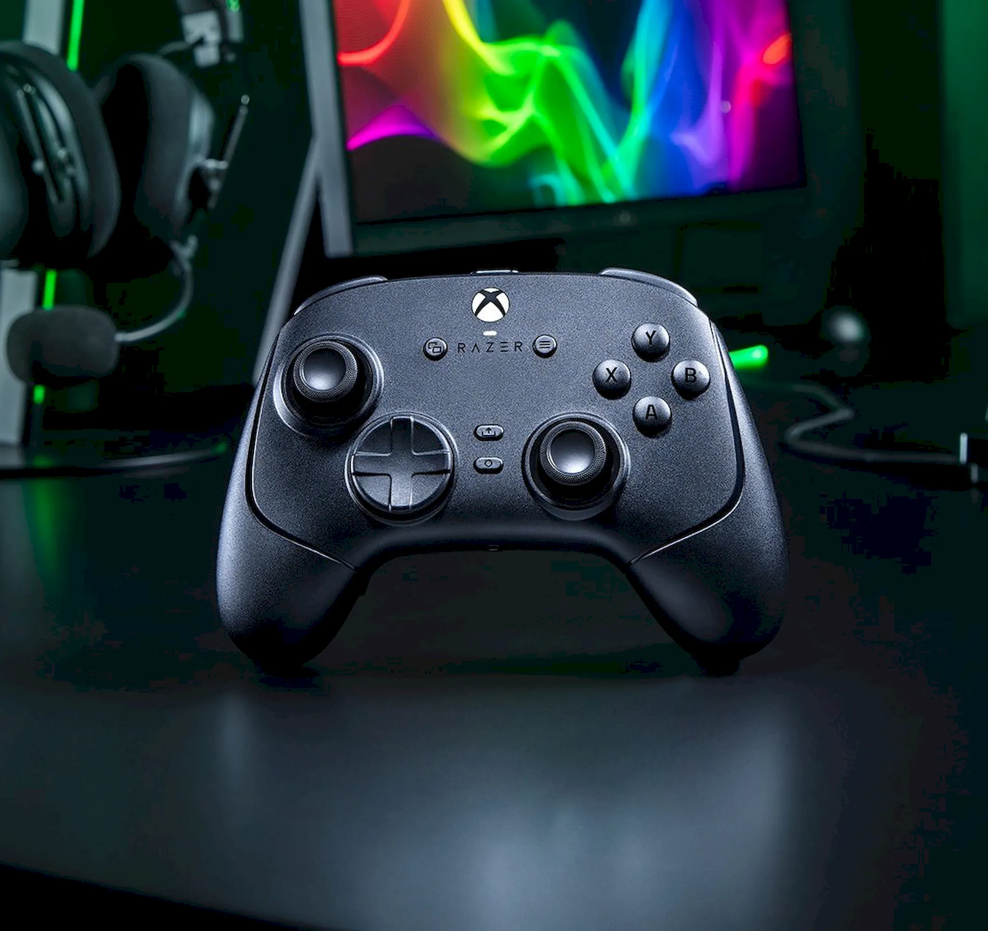 Razer Wolverine V4 Pro pro Xbox Series a PC černý