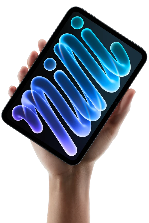 iPad mini v ruce s rozsvíceným displejem