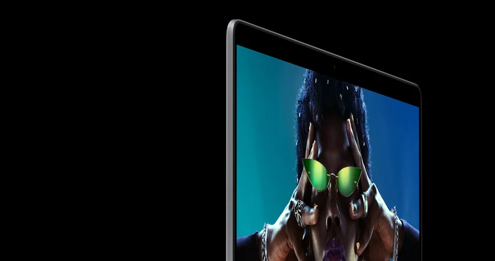Displej MacBooku Pro s barevnou fotkou