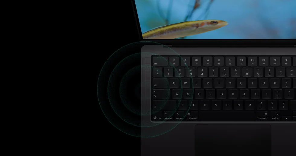Klávesnice MacBooku Pro s reproduktory po stranách