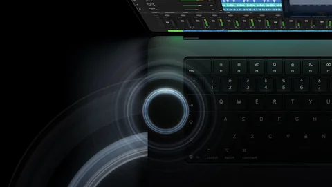 Reproduktor vedle klávesnice MacBooku Pro