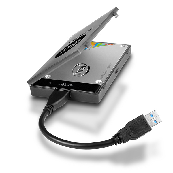 AXAGON ADSA-1S6 připojený k SSD disku Intel
