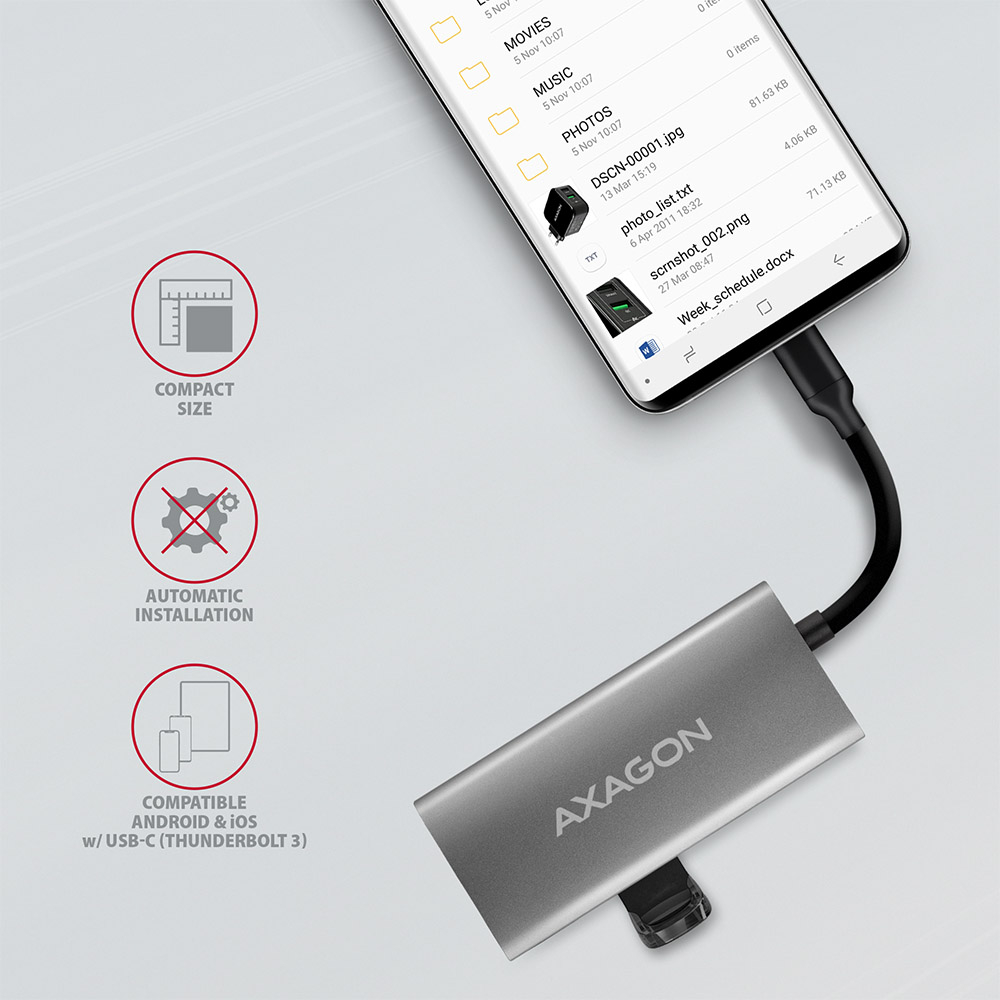 AXAGON HMC-4G2 připojený k mobilnímu telefonu, kompaktní rozměry hubu